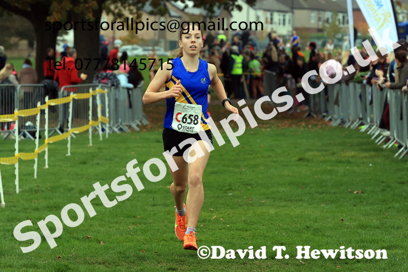 Girls Under-15s relay, 2025 Northern Cross Country Relays, Graves Park, Sheffield. Photo: David T. Hewitson/Sports for All Pics